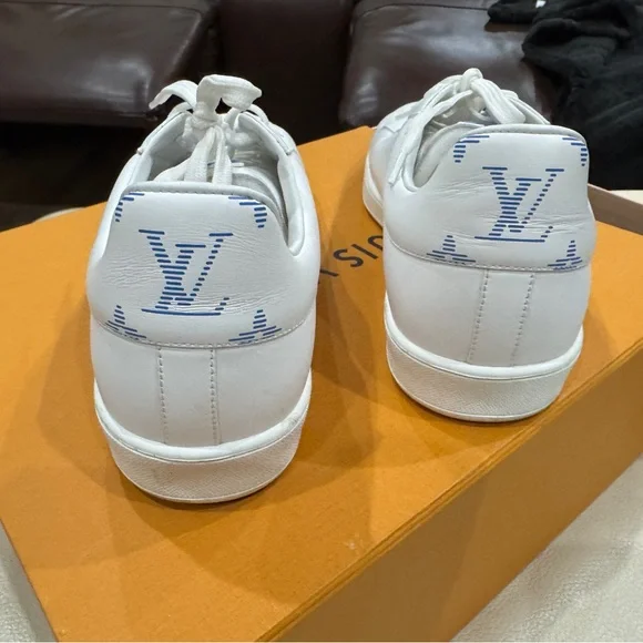 Louis Vuitton Calfskin Luxembourg Samothrace Men’s size 9 LIKE NEW